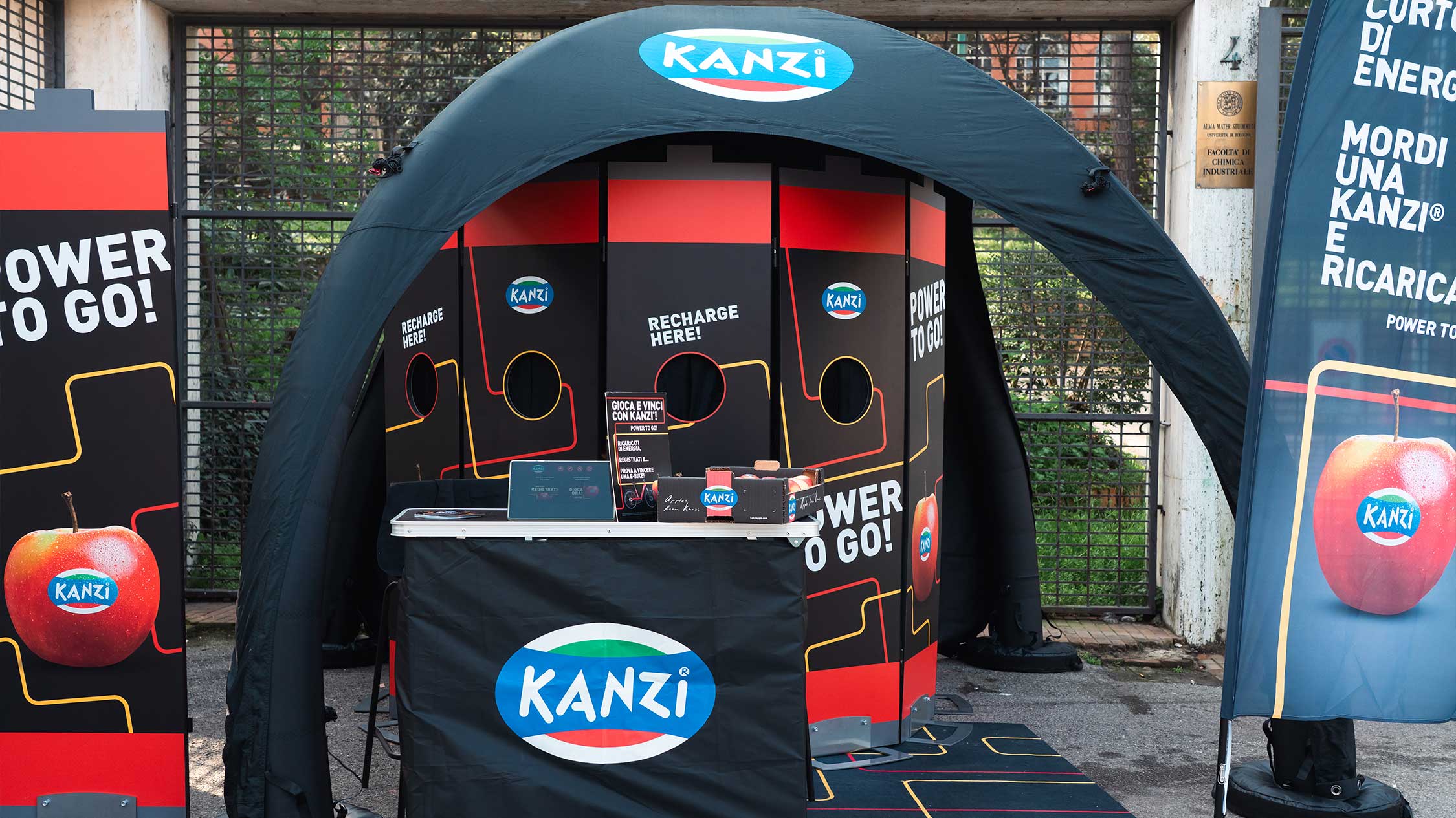 KANZI-PowerToGo-Stand